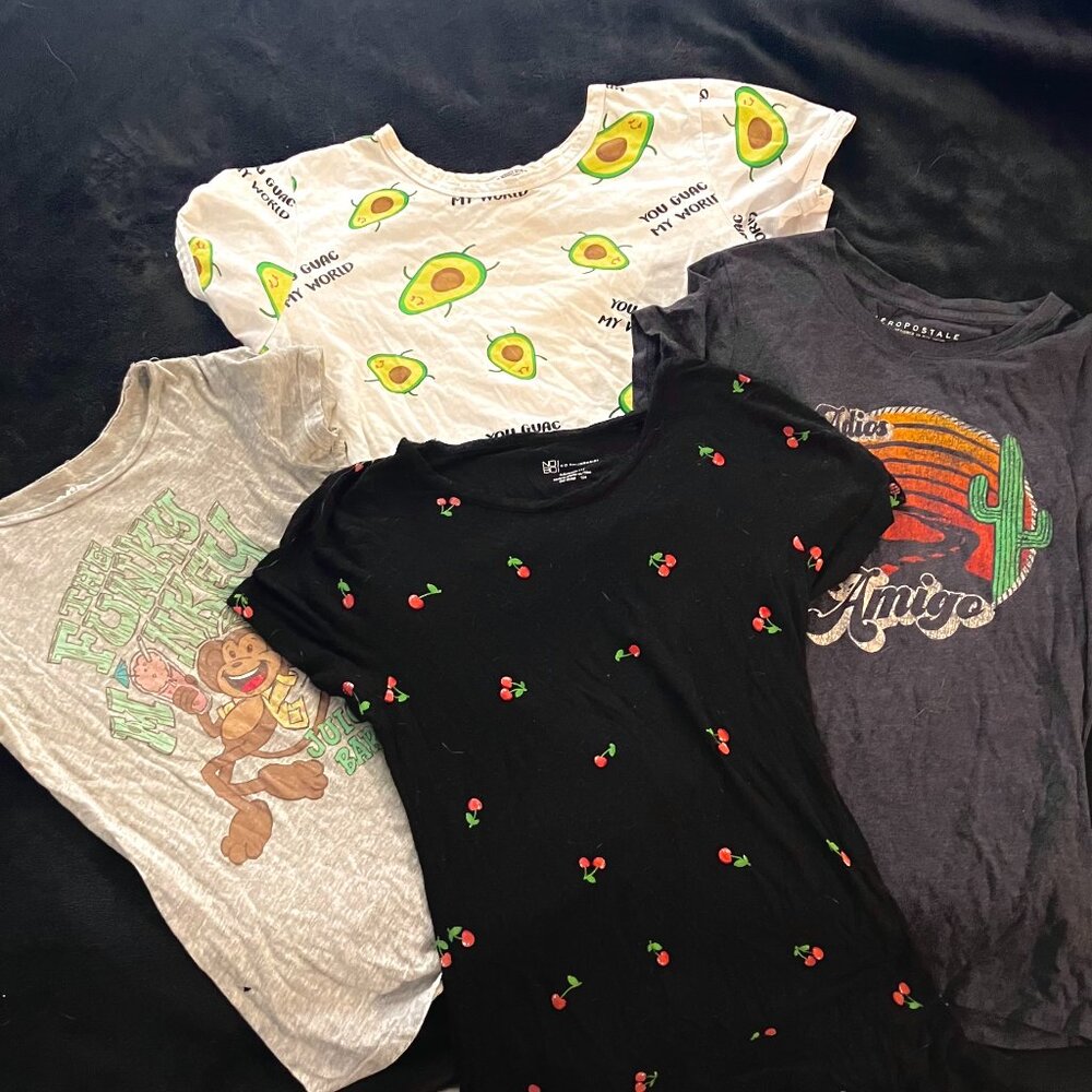 GRAPHIC TEE BUNDLE - 4 Tops